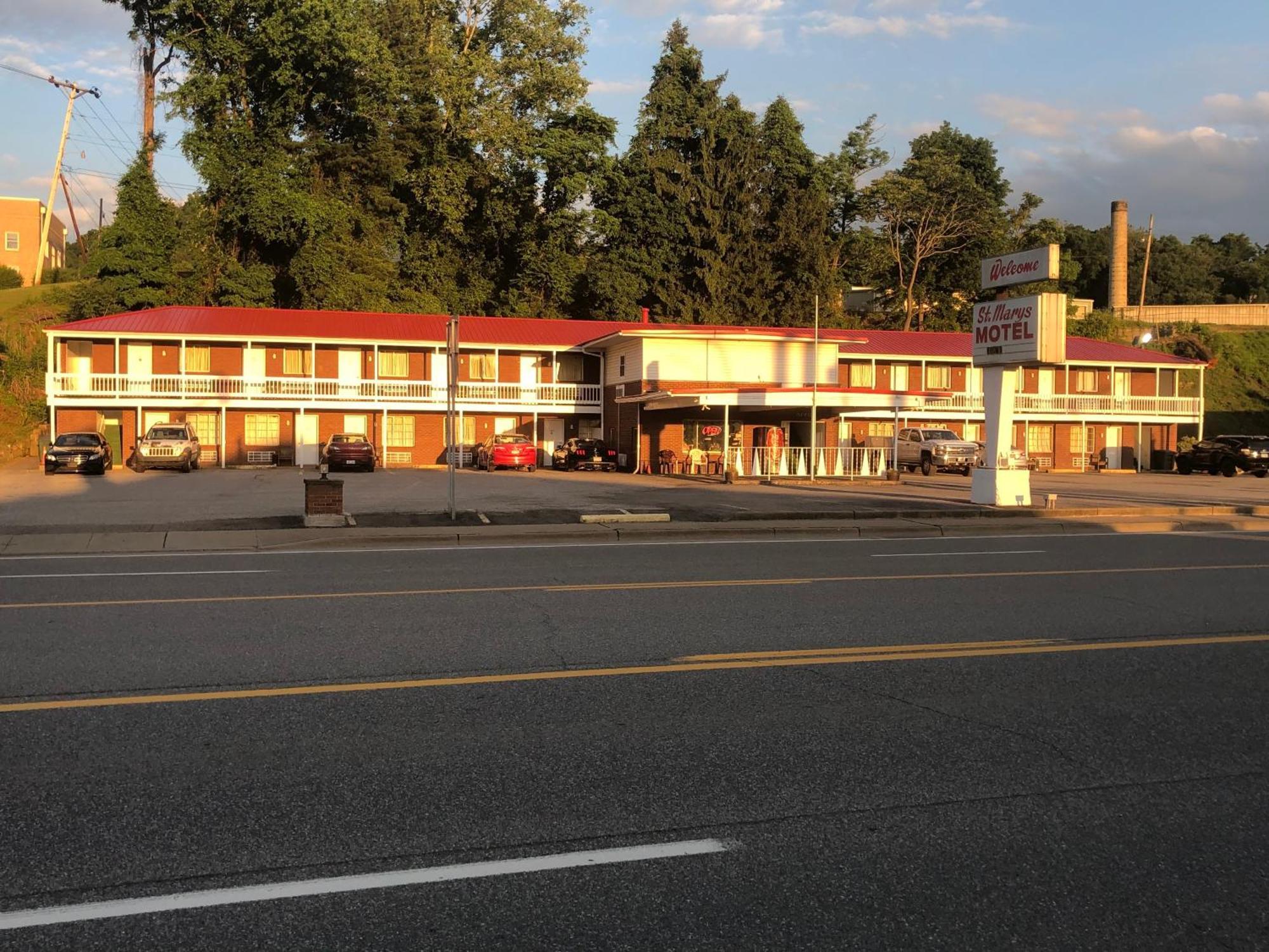St. Mary'S Motel Saint Marys Exteriör bild